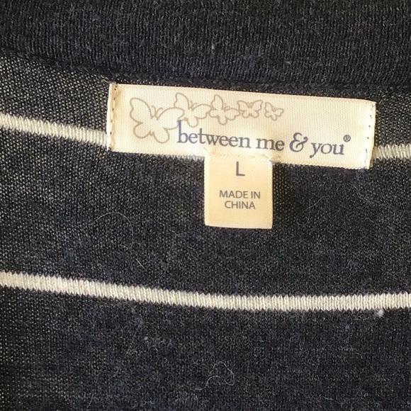 Short sleeved blue and white striped knit sweater - Picture 2 of 3